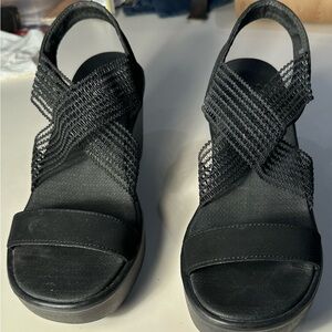 Sketchers Rumble on Black Size 10, slip in wedge